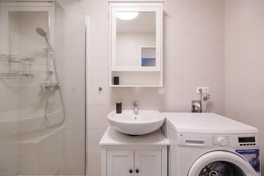 New! Convenient Viennalove Apartment Wienmeidling 0*, Vienna Austria